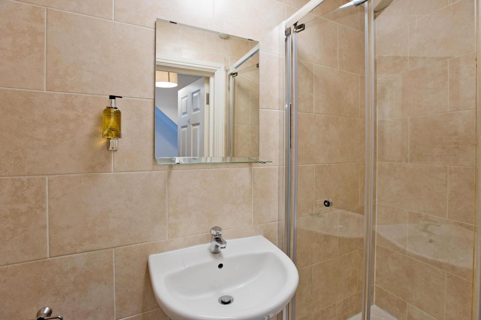 Imperial Corner House-Whitechapel Apartment 런던 외부 사진