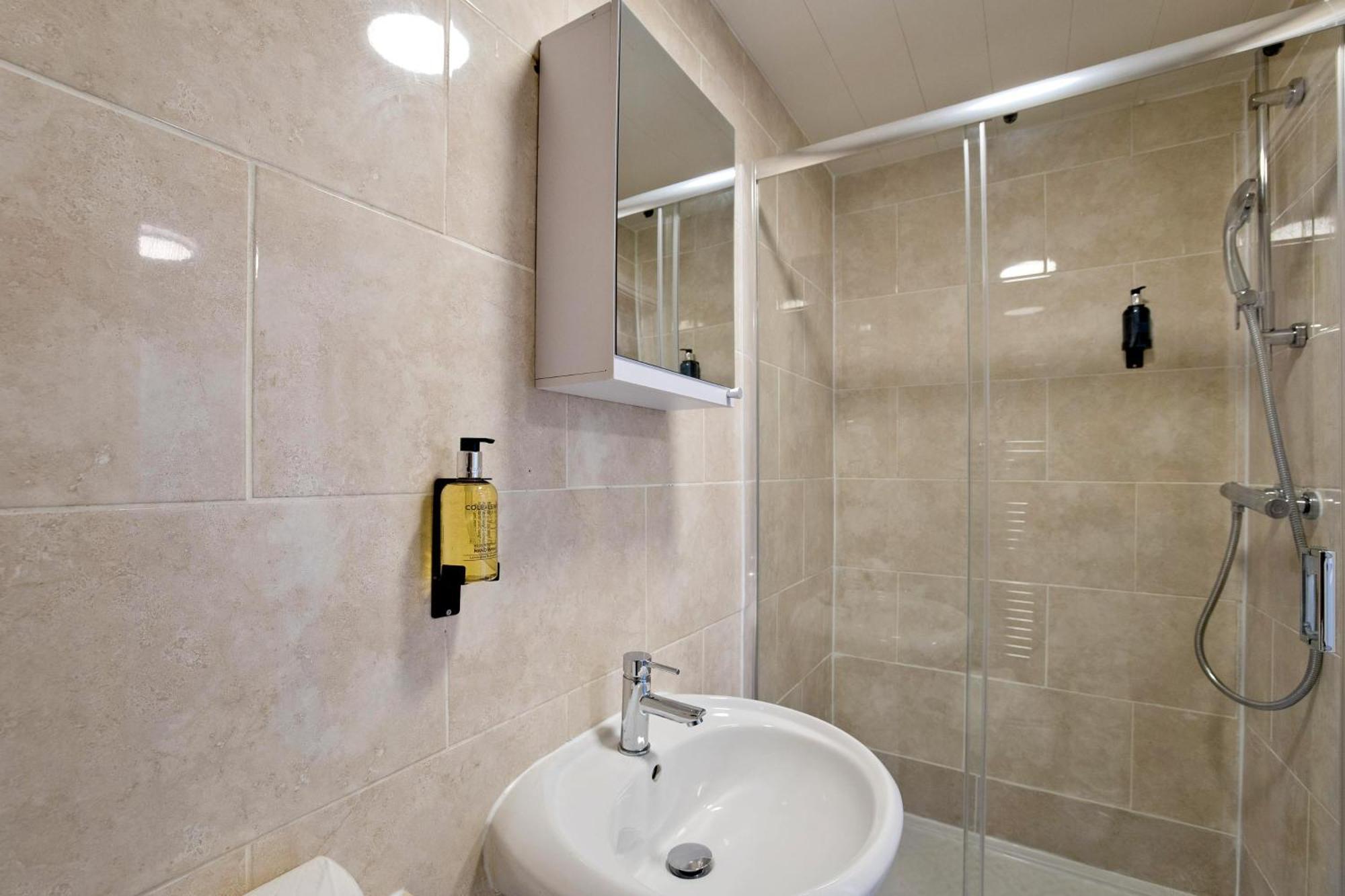 Imperial Corner House-Whitechapel Apartment 런던 외부 사진